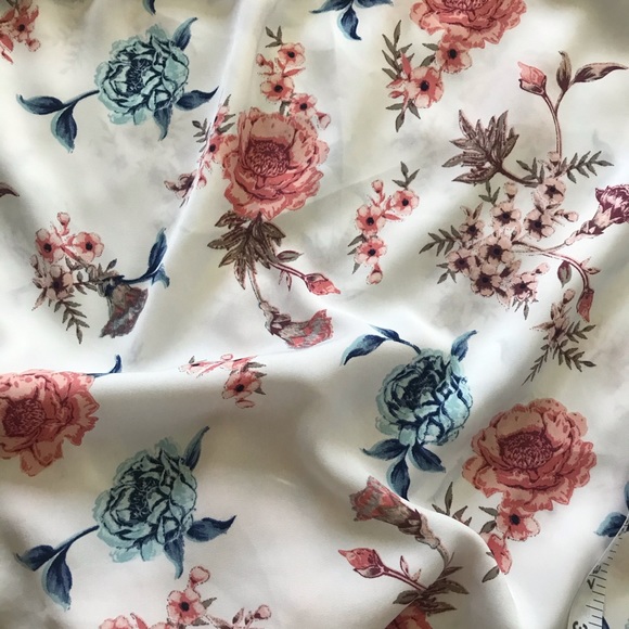 Off the shoulder floral shirt. - Picture 6 of 6